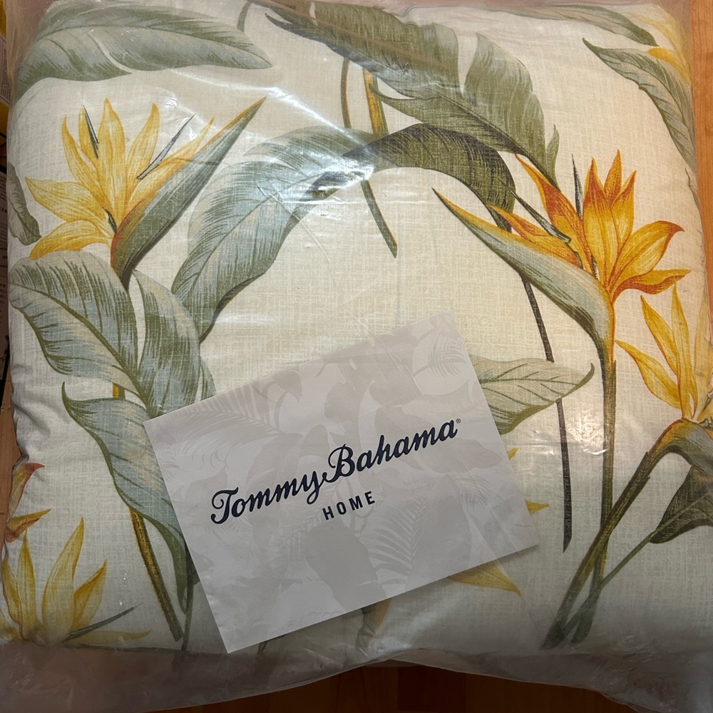 Tommy bahama Full/Queen comforter set